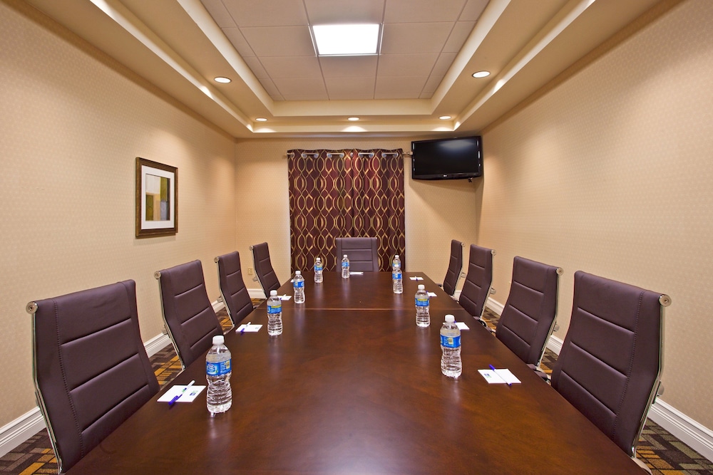 Holiday Inn Express Hotel Suites Saint Augustine North 64/77