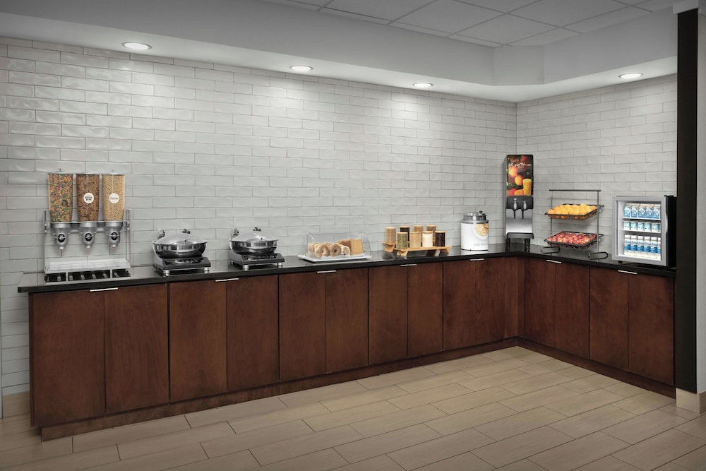 Fairfield Inn and Suites Rogers 8/56