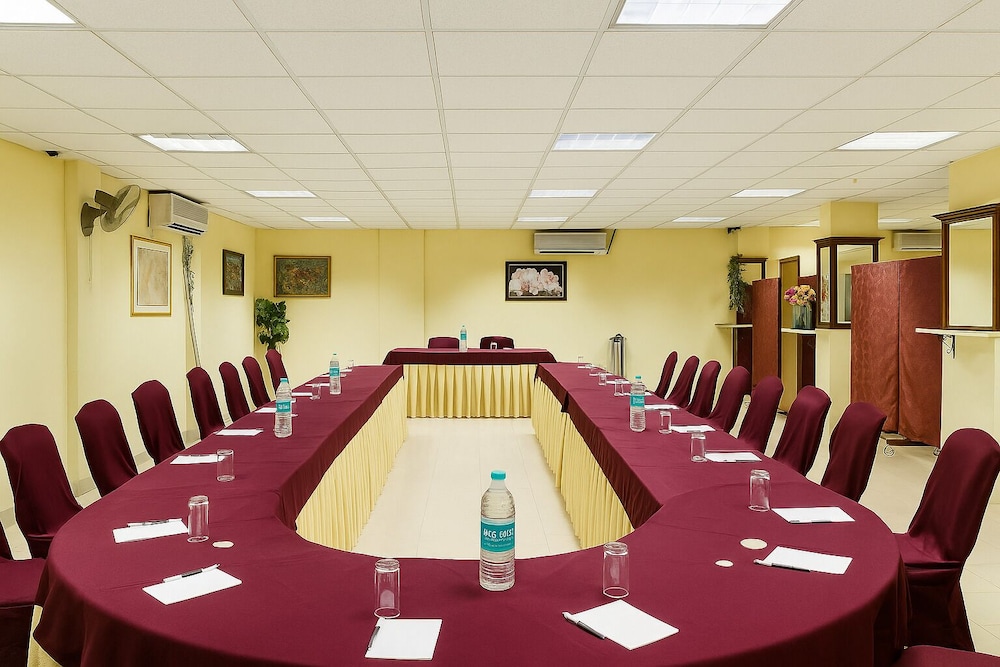 HOTEL TJS ROYALE 37/44