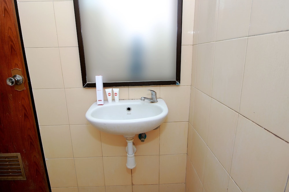 OYO 1678 Jati Exclusive Homestay 38/45