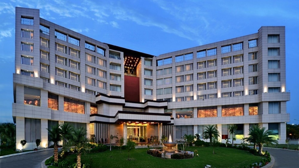HOLIDAY INN CHANDIGARH PANCHKULA 3/63