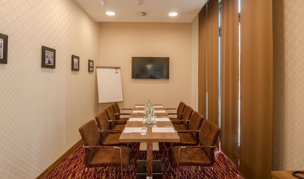 HAMPTON BY HILTON FRANKFURT CITY CENTRE MESSE 42/46