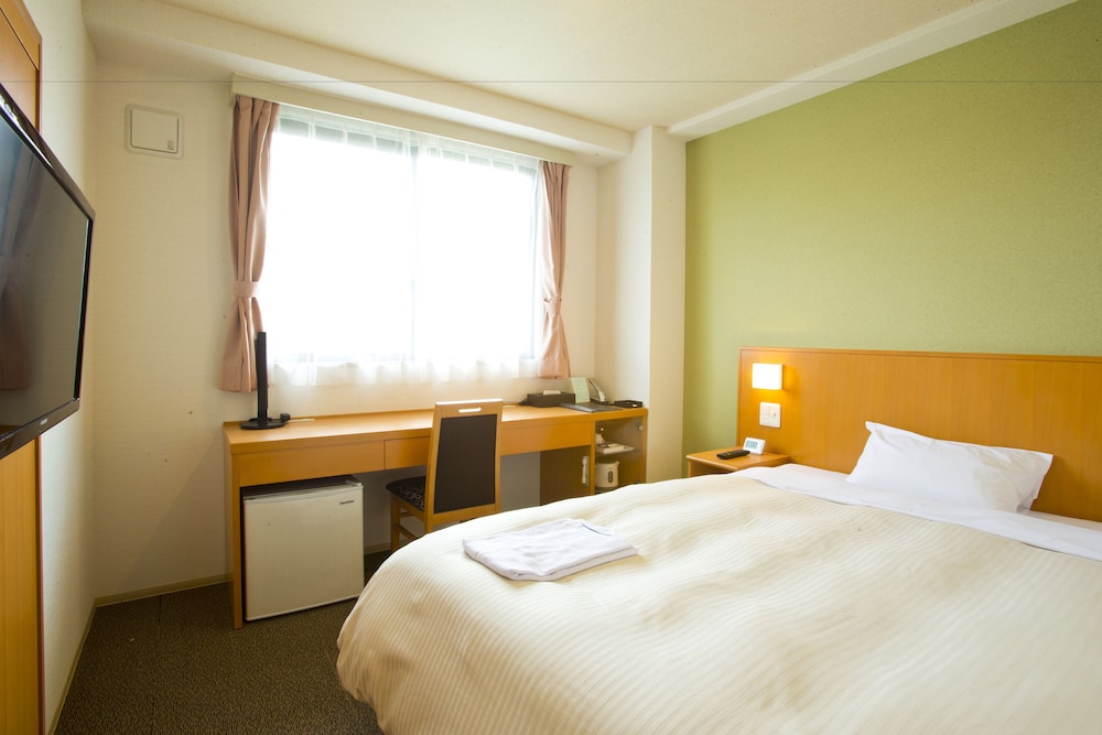 SEMI ROOM, SINGLE, SEMI DOUBLE BED