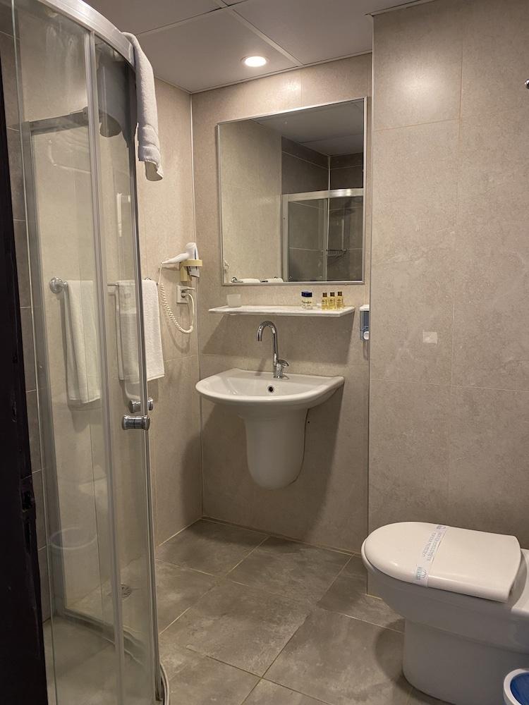 Aquabella Beach Hotel 20/20
