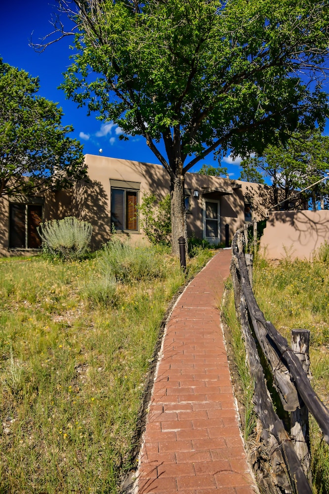 Fort Marcy Hotel Suites 45/50