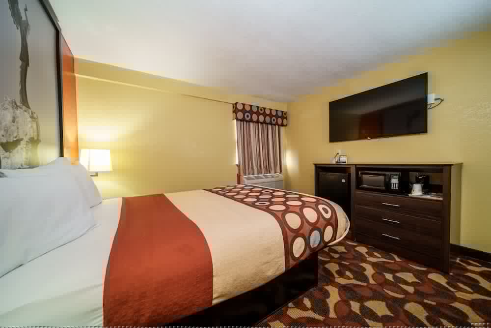 Super 8 by Wyndham Wichita Airport 19/47