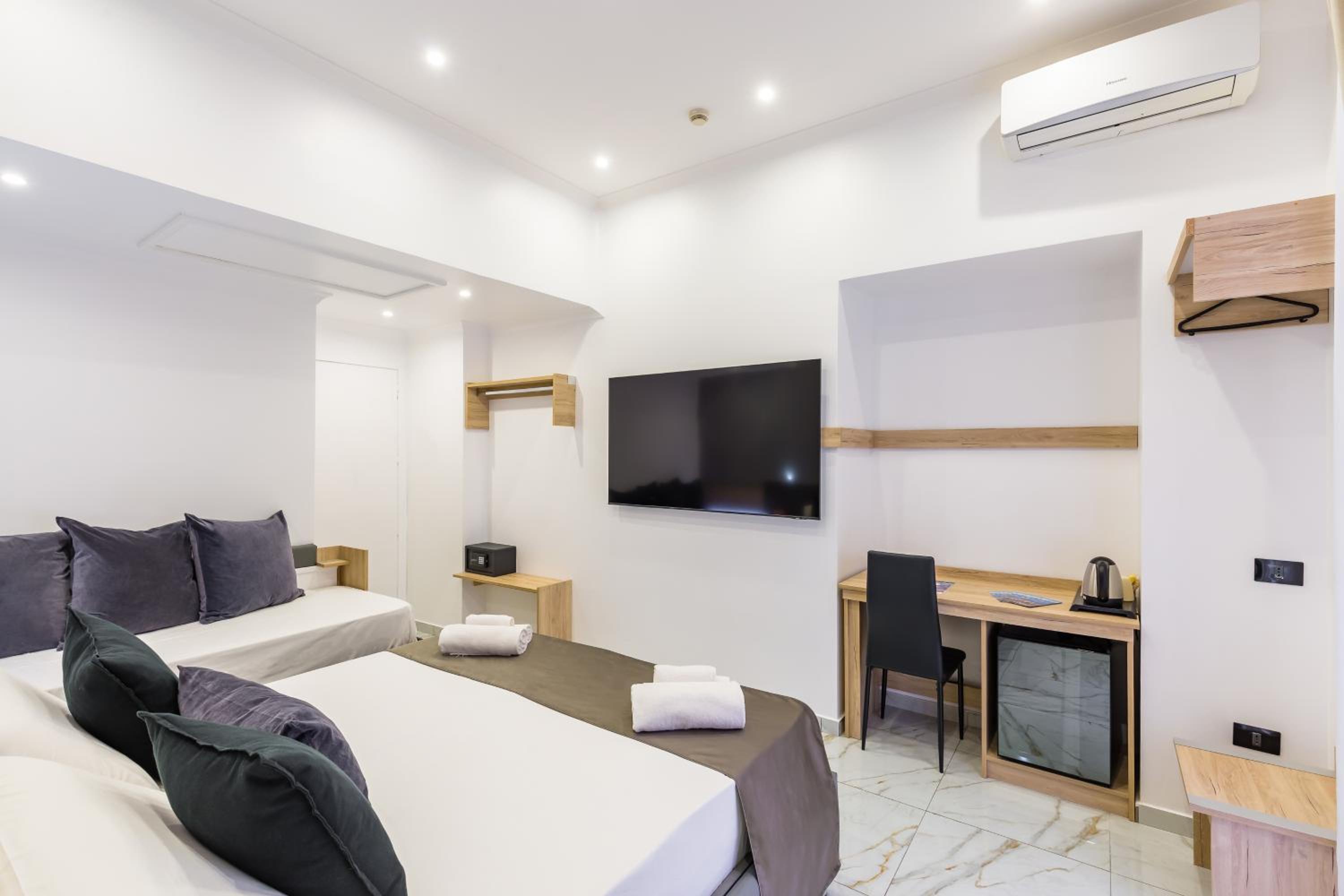 Room, Triple