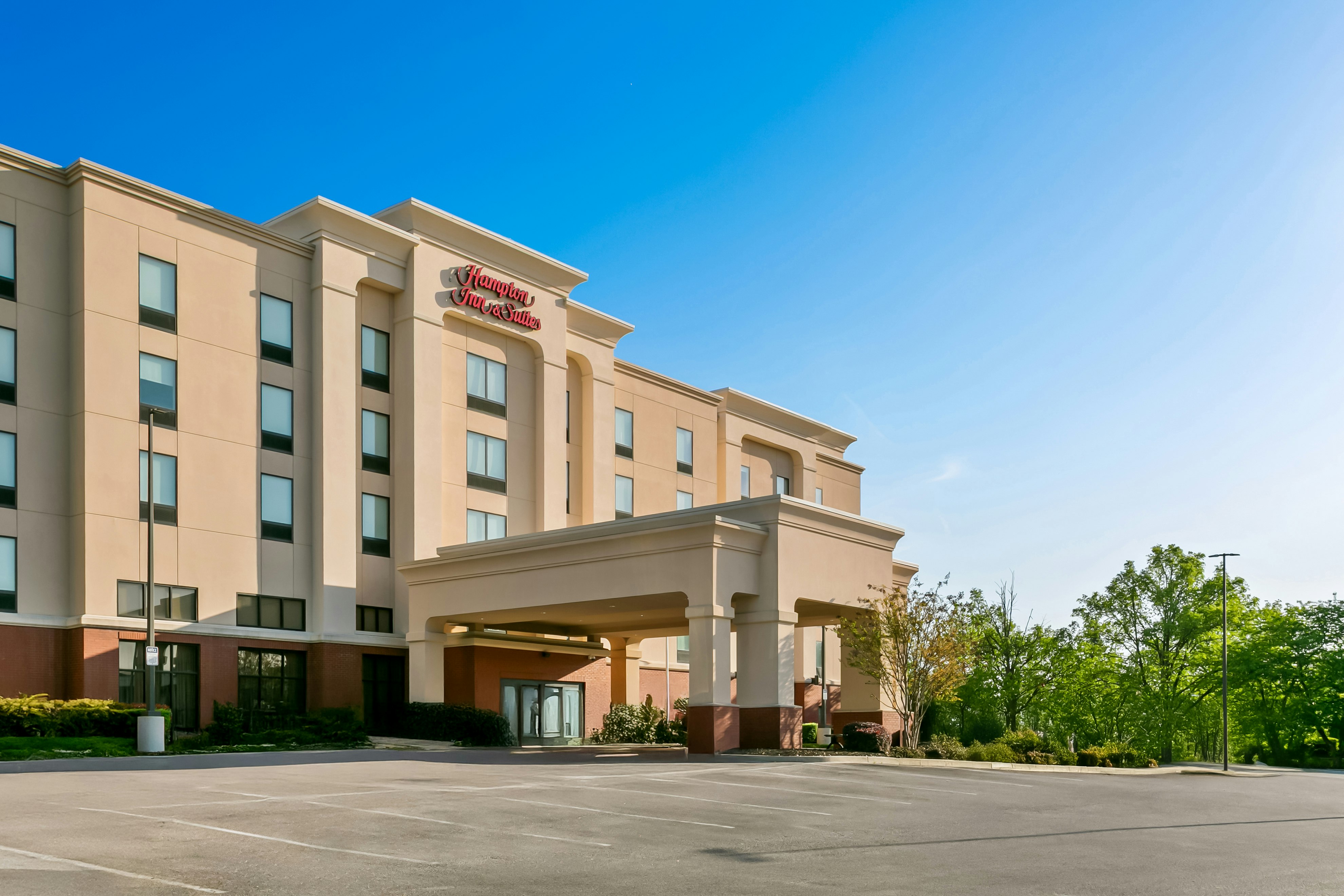Hampton Inn Suites Baltimore Woodlawn 32/34