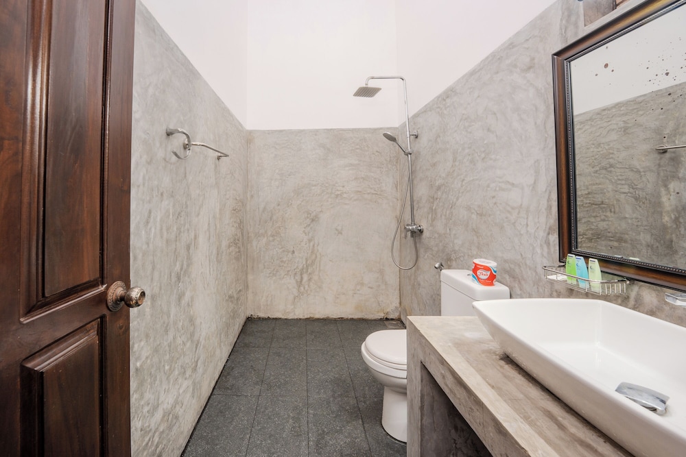 Central Beach Inn 49/50