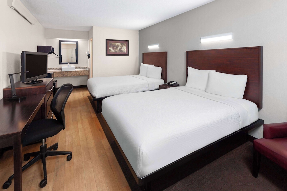 Travelodge by Wyndham Peoria 28/52