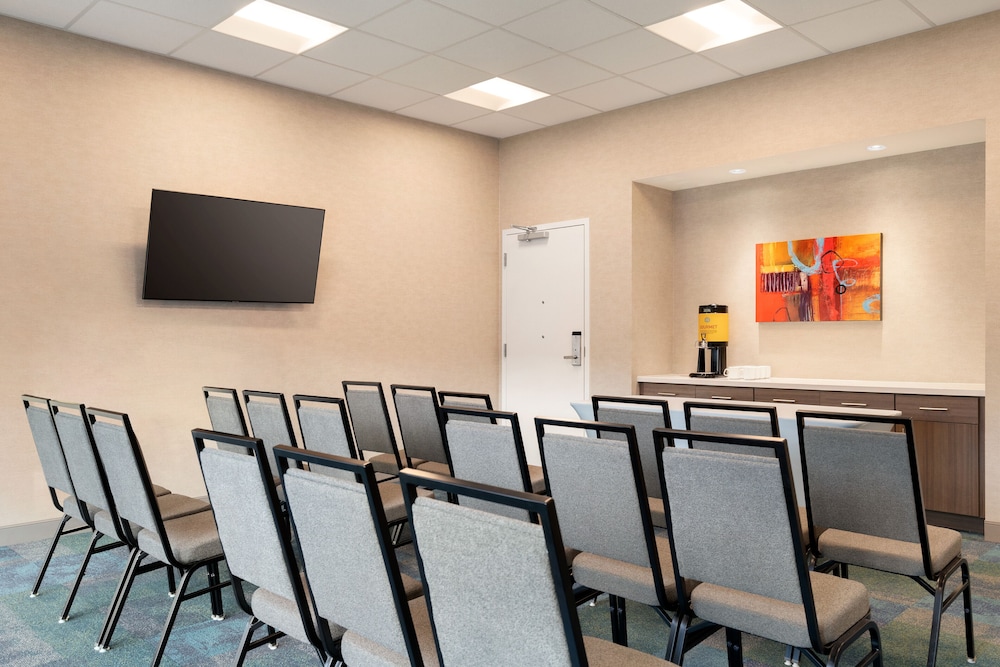 Home2 Suites by Hilton Woodland Hills Los Angeles 47/48