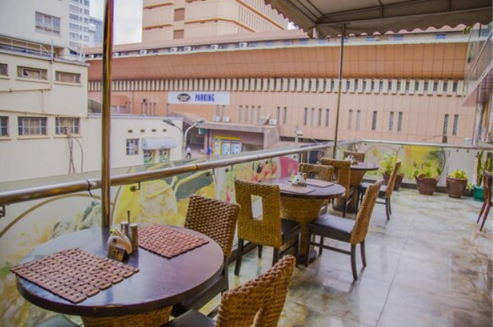 HBT Russel Hotel 47/50