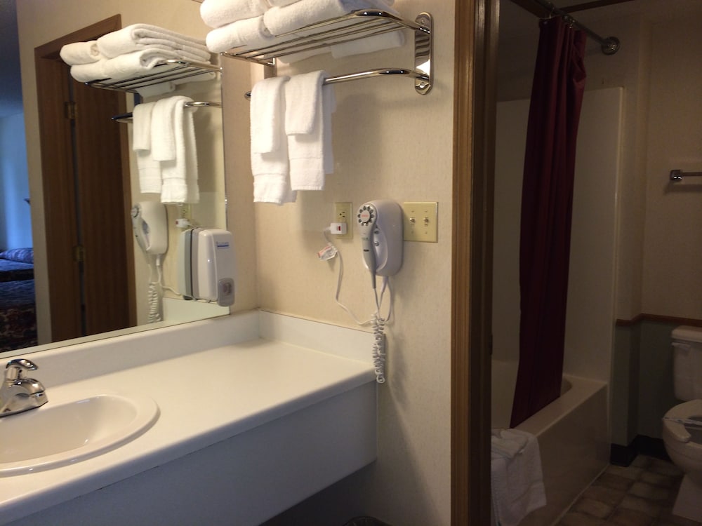 Green Gables Inn 42/43