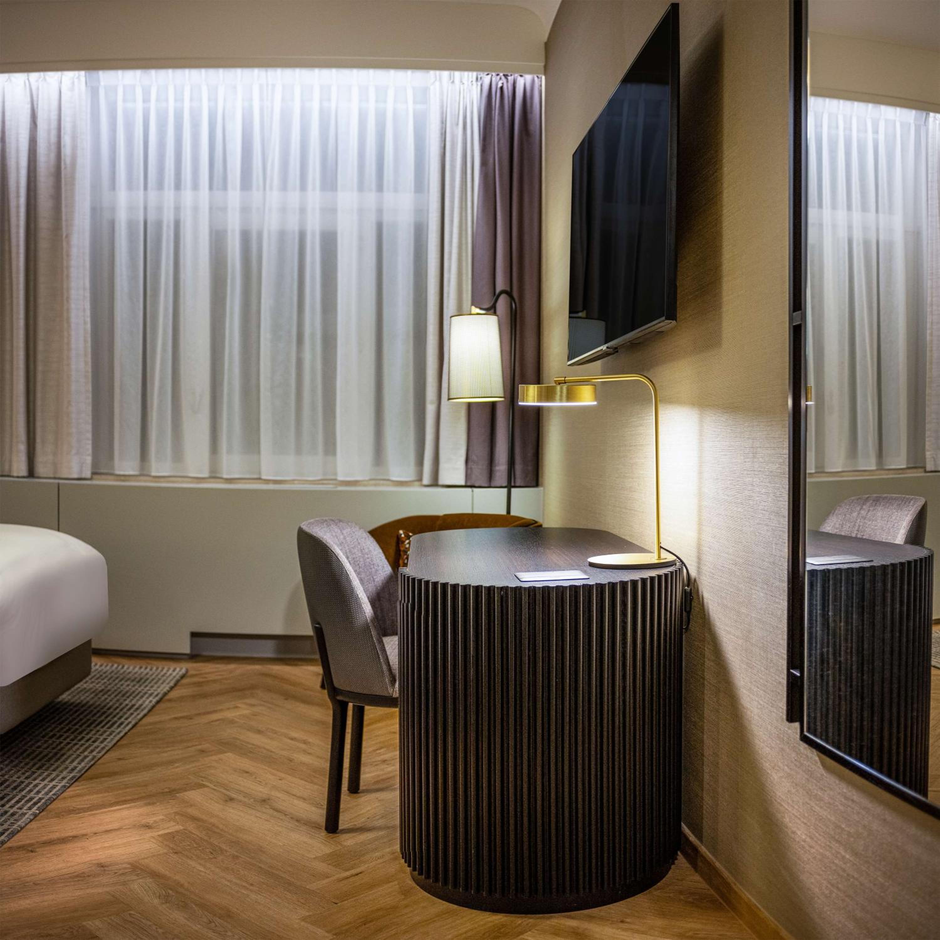 Room, Single Bed, DoubleTree by Hilton Brussels City, Belgium 7/7