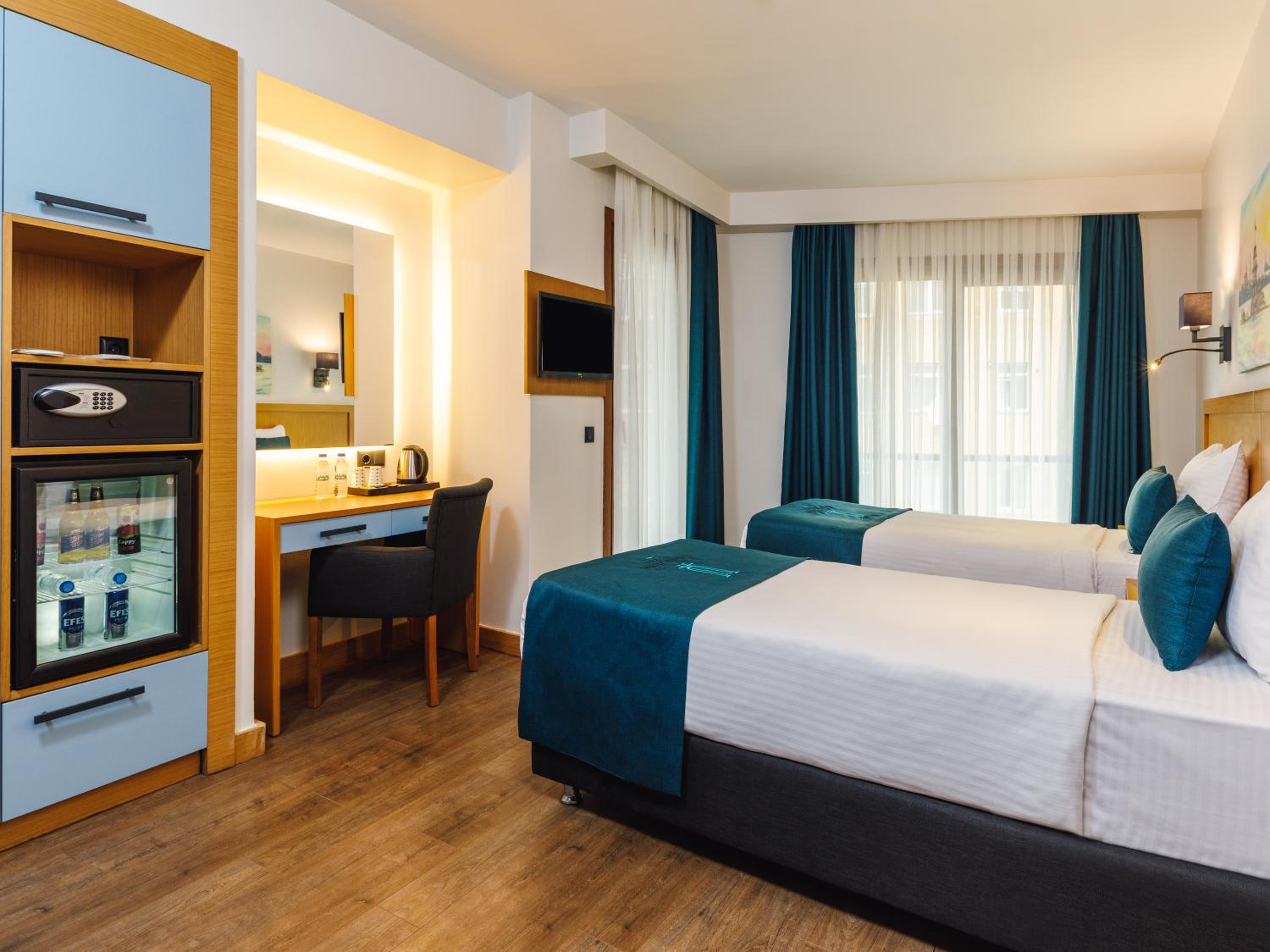 DELUXE, TWIN BEDS