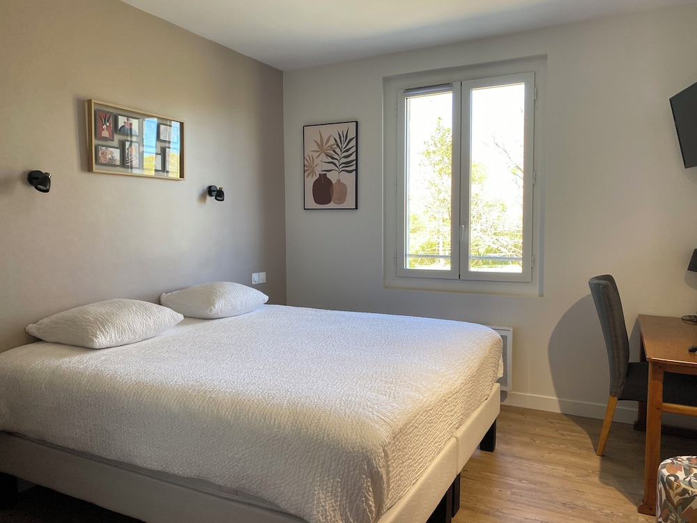 HOSTELLERIE DU CLOS PITE 7/56