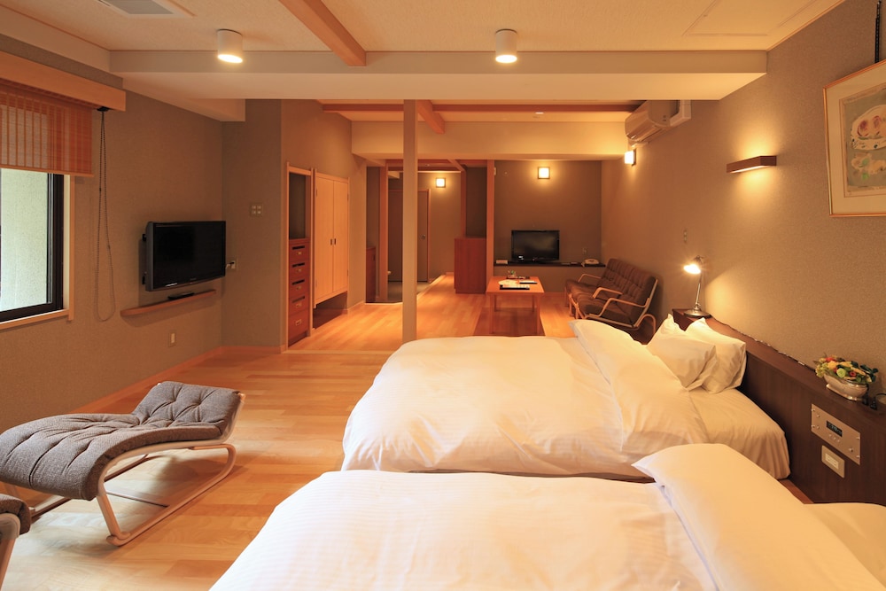 Kasuga Hotel 12/47