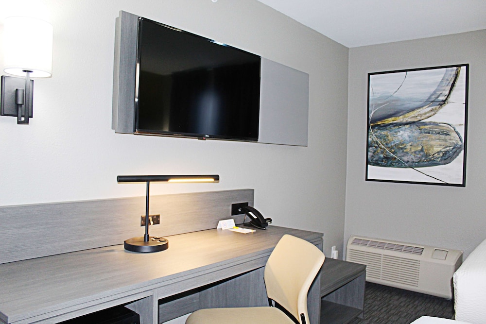 Days Inn by Wyndham Stony Plain 38/44