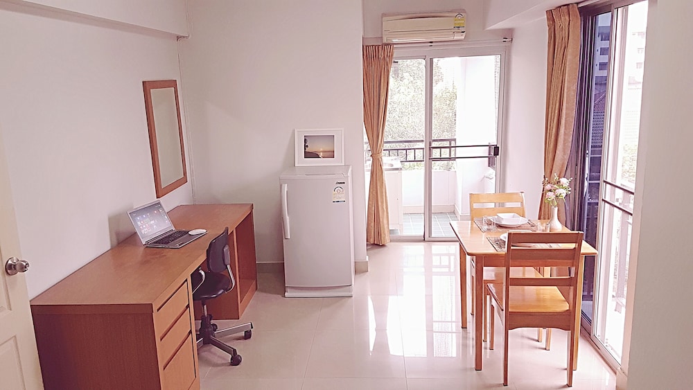 The 20 Apartment 40/40