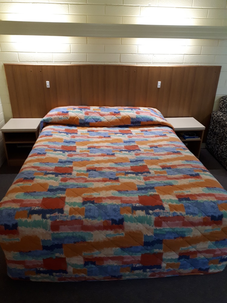 Opal Inn Hotel Motel 52/68