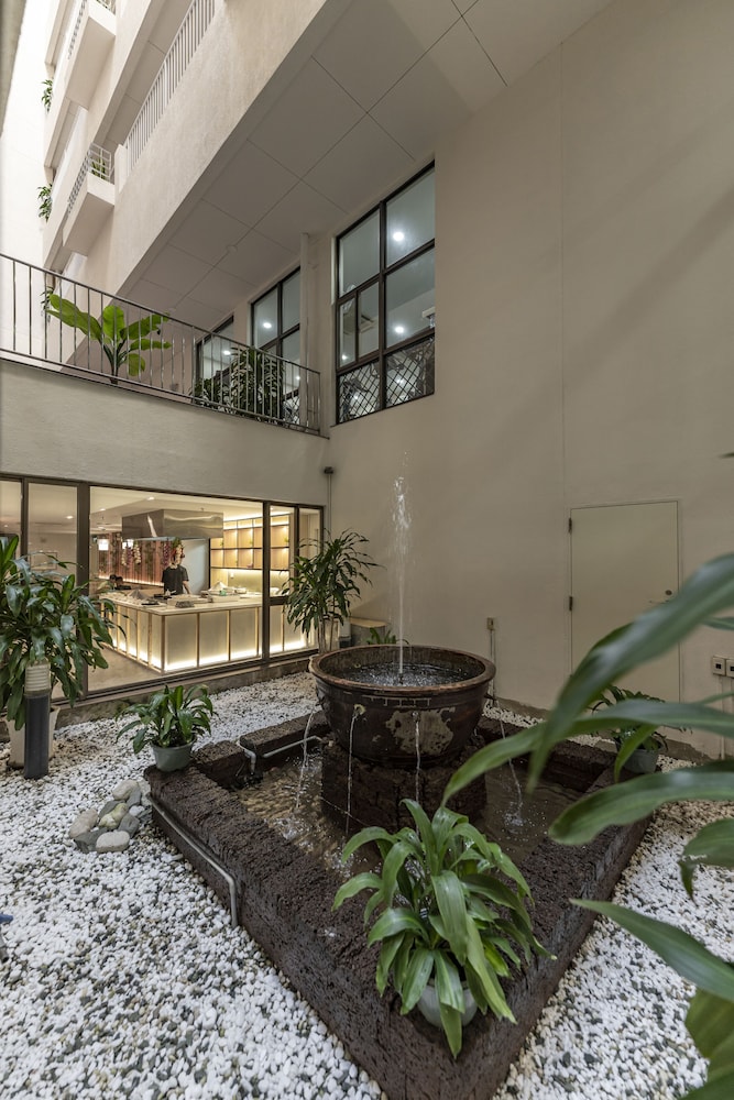 Garden View Court Serviced Apartments 46/50