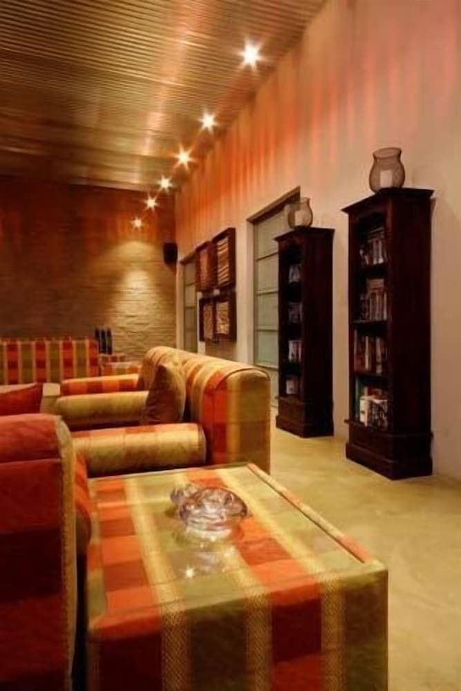 African Moon Corporate House 22/48
