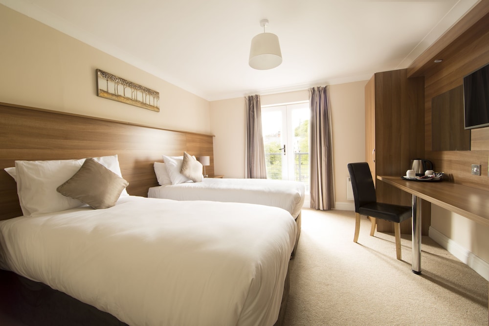 Riverside Hotel 12/50
