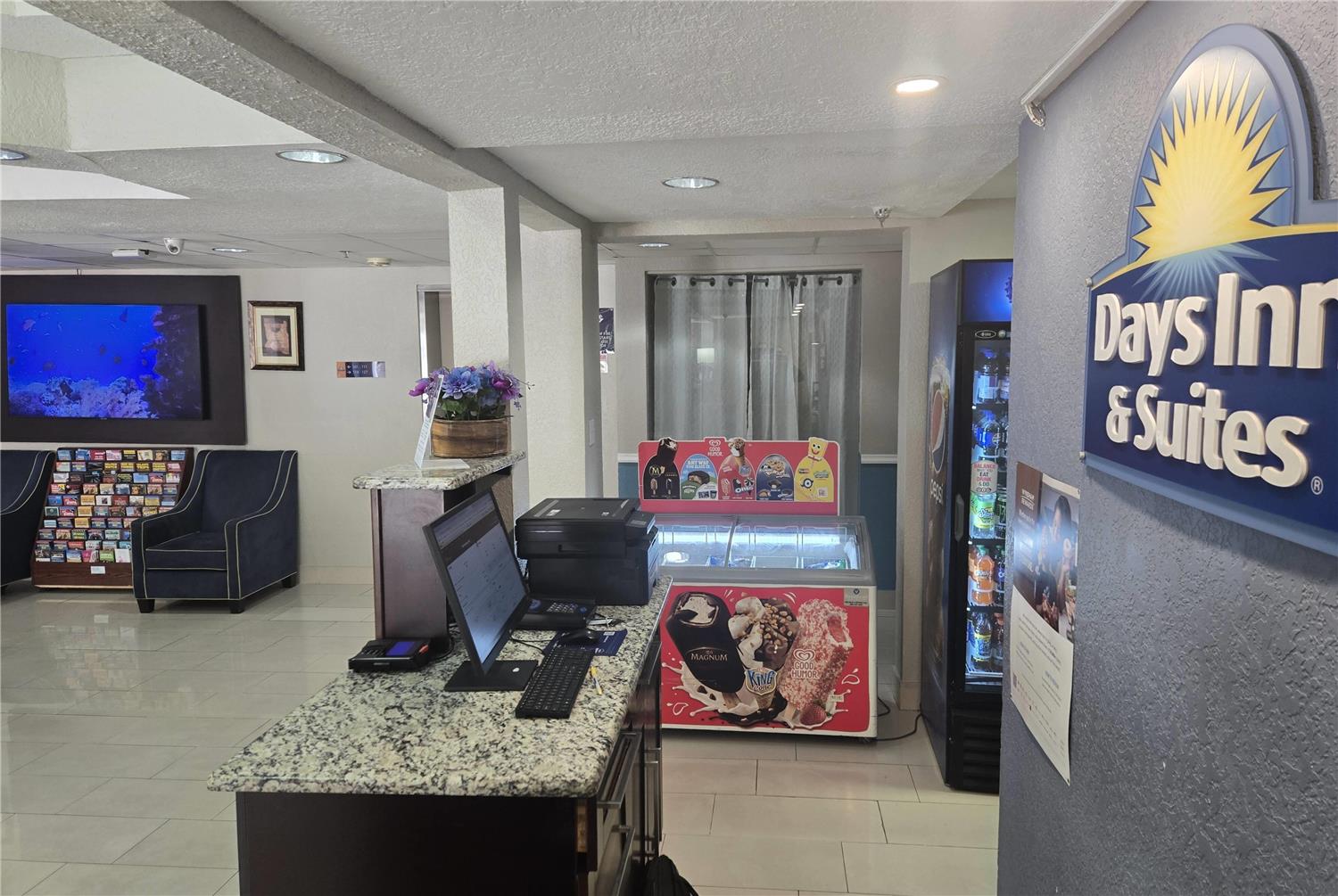 Days Inn And Suites By Wyndham Tampa Raymond James Stadium 49/51