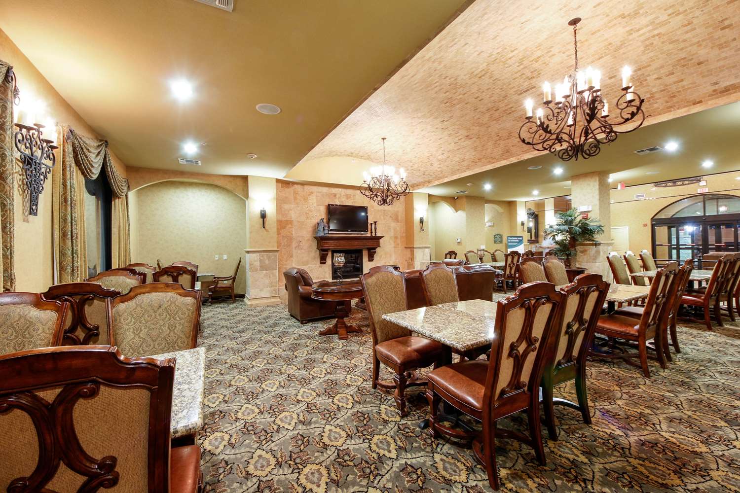 Comfort Suites Alamo Riverwalk 23/35