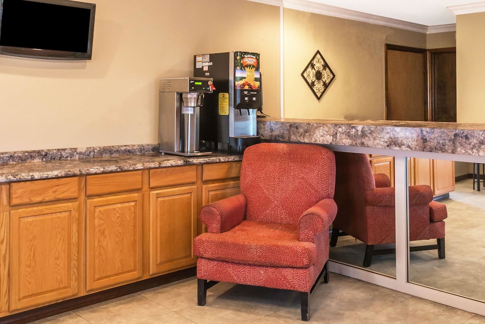 Days Inn by Wyndham Madison 22/31