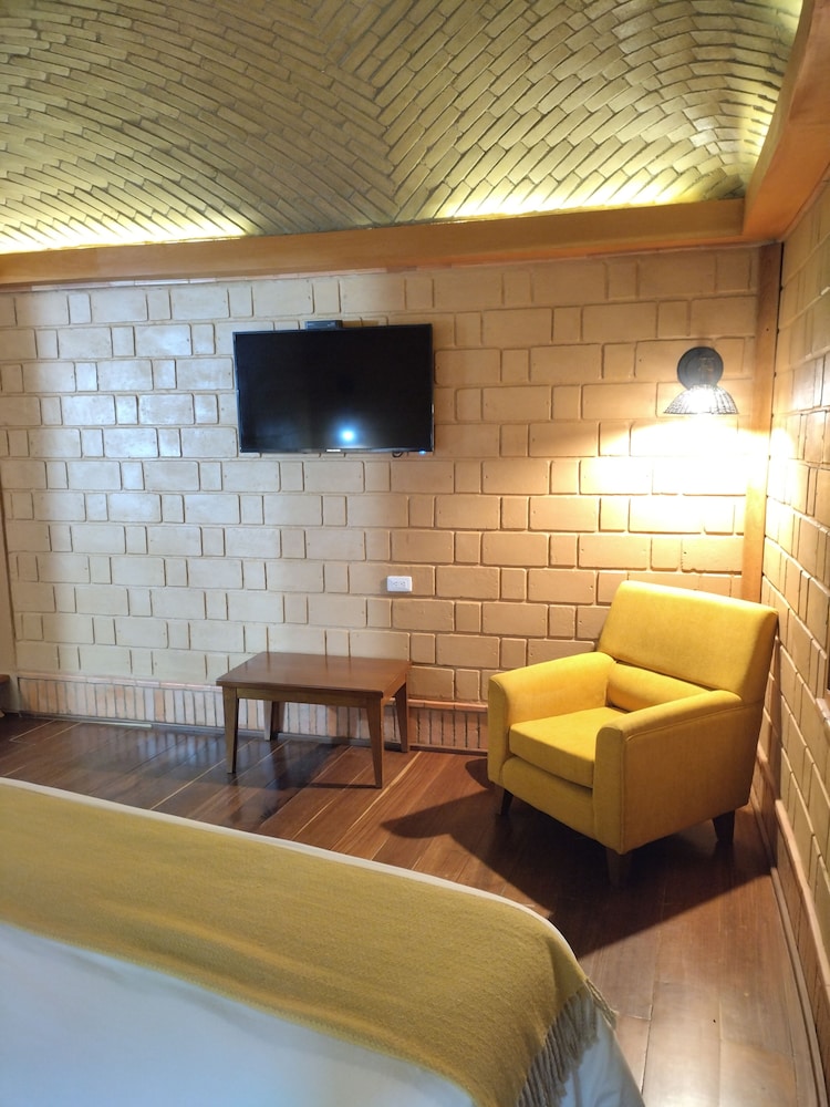 La Alhambra Hotel 25/50
