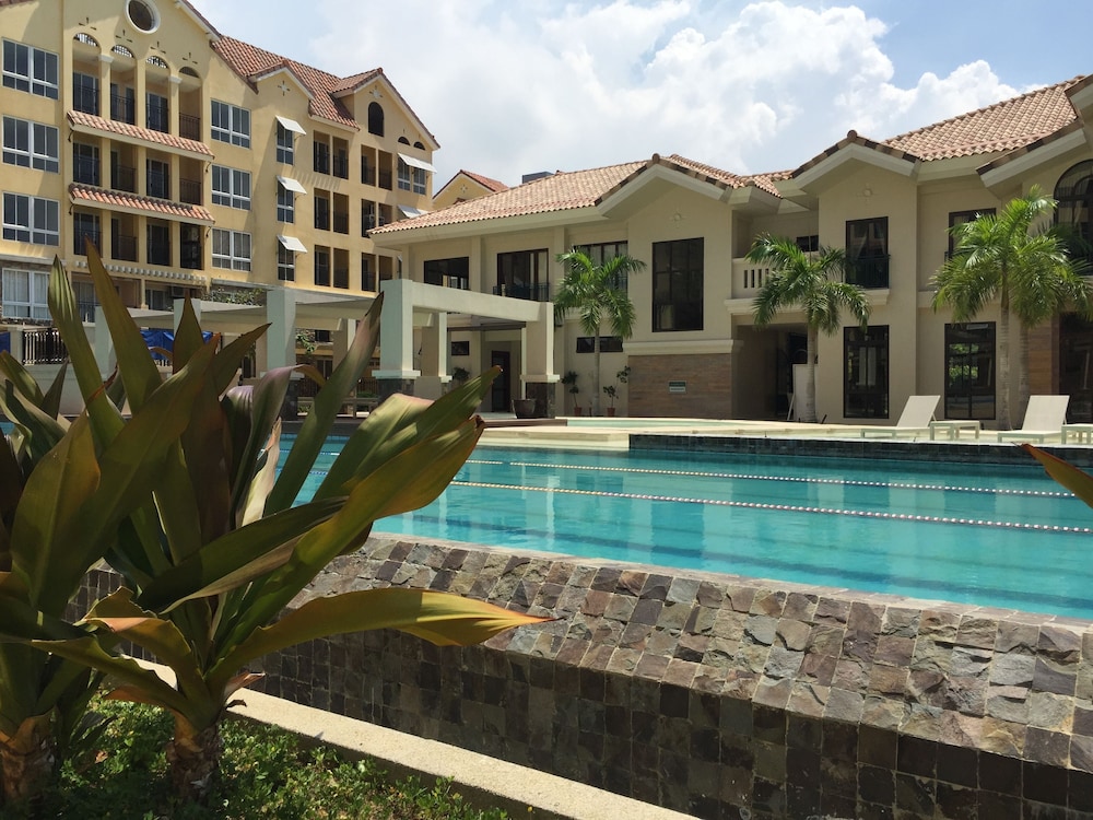 N And N Condominium Resort 14/18