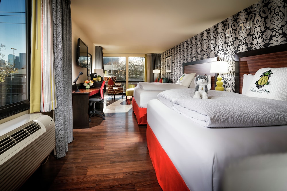 Staypineapple At The Maxwell Hotel 6/50