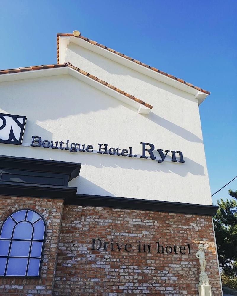 Ryn Boutique Hotel 2/18