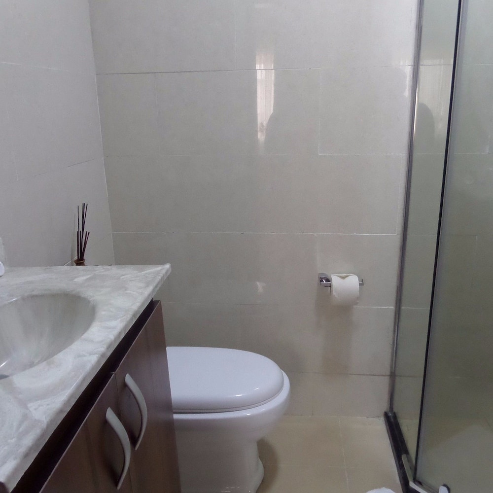 Rightgate Hotel & Suites 27/30