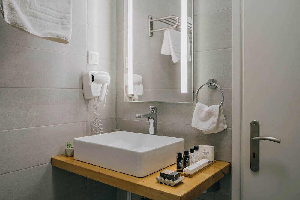 Chios City Inn 42/48
