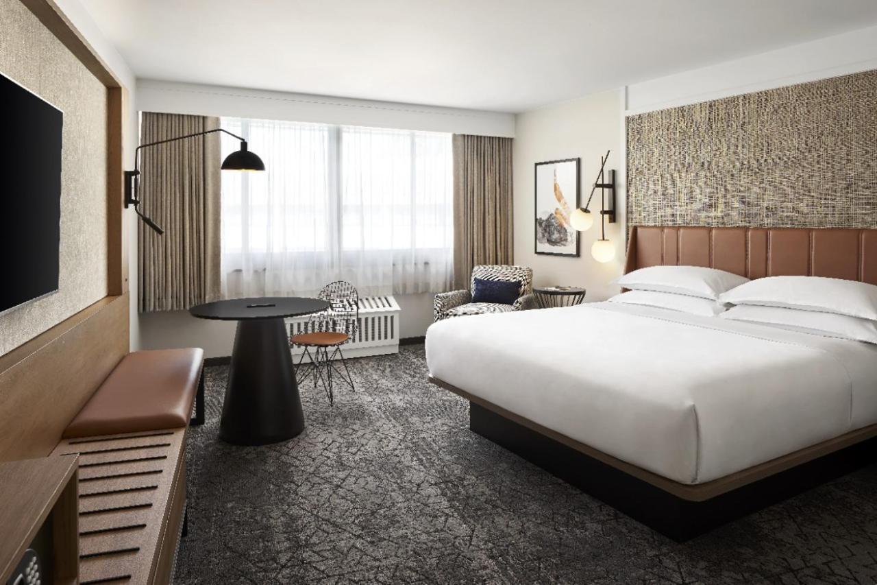 Guest Room, King Bed, Club Floor, High Floor