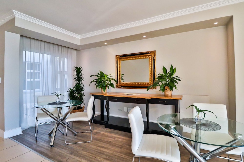 Hermanus Beachfront Lodge 26/43