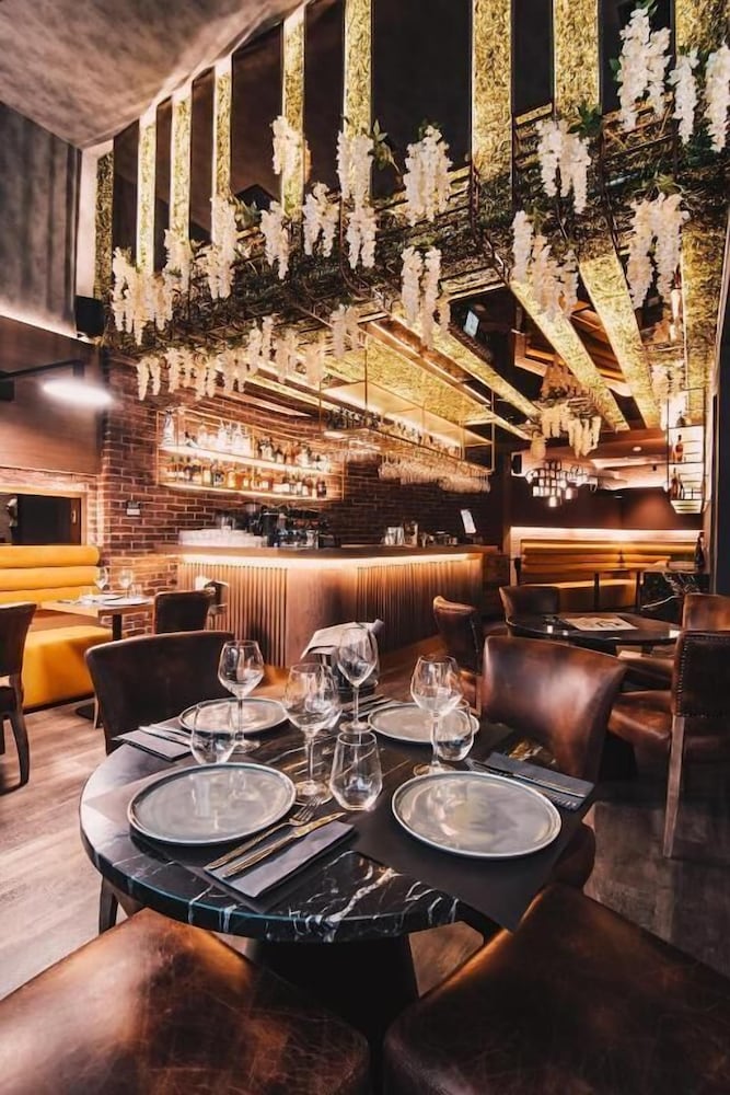 Project 3 Urban Chic Hotel 35/47