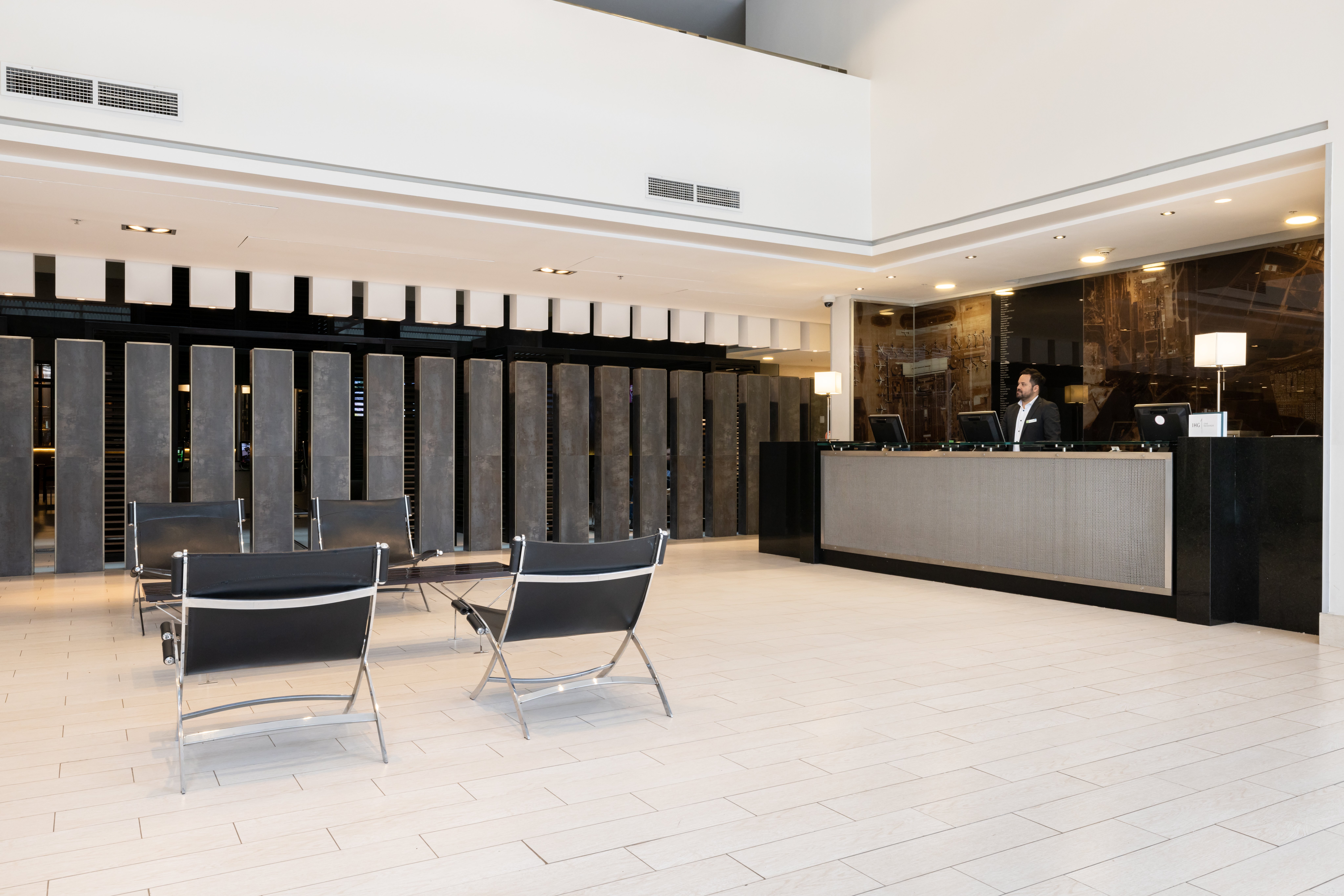 Holiday Inn Santiago Airport 10/75