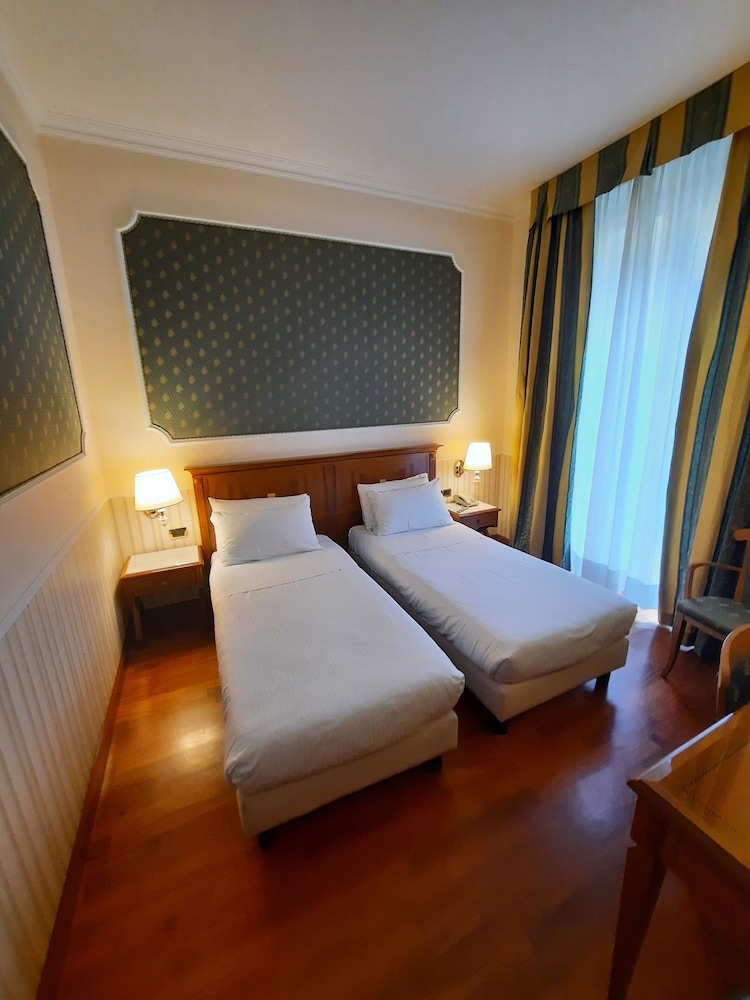 STANDARD, DOUBLE OR TWIN BED