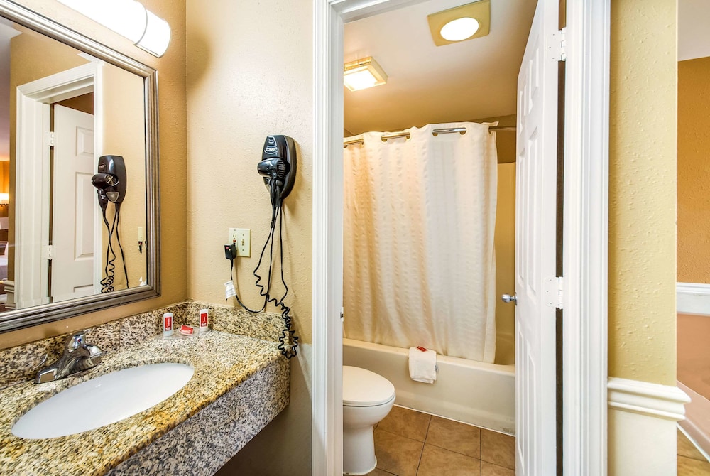 Econo Lodge Princess Anne 38/40