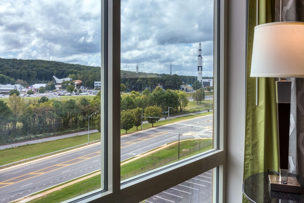 Drury Inn and Suites Huntsville at the Space and Rocket Center 32/37