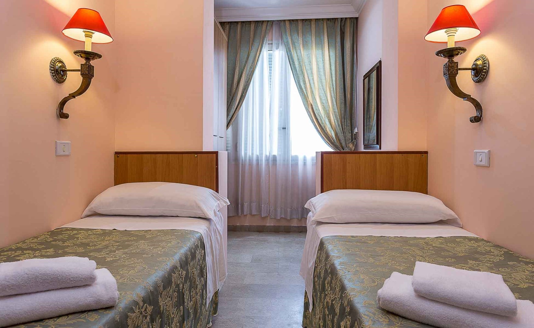 Hotel Center 2 13/21