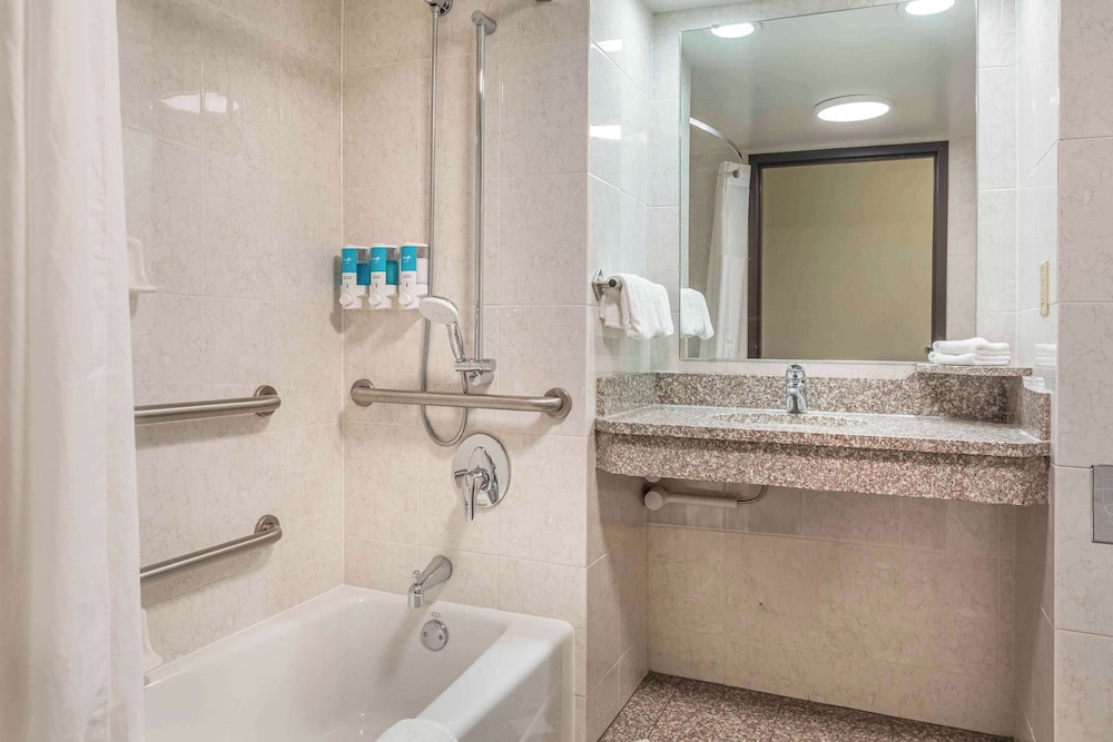 Drury Inn and Suites Southwest St. Louis 47/50