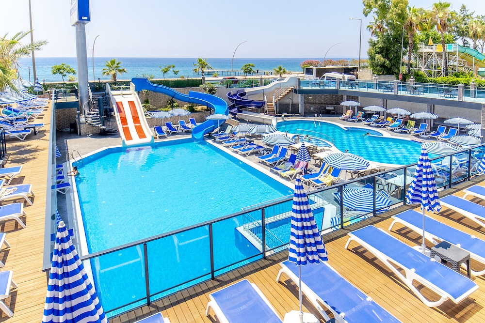 Relax Beach Hotel 39/50