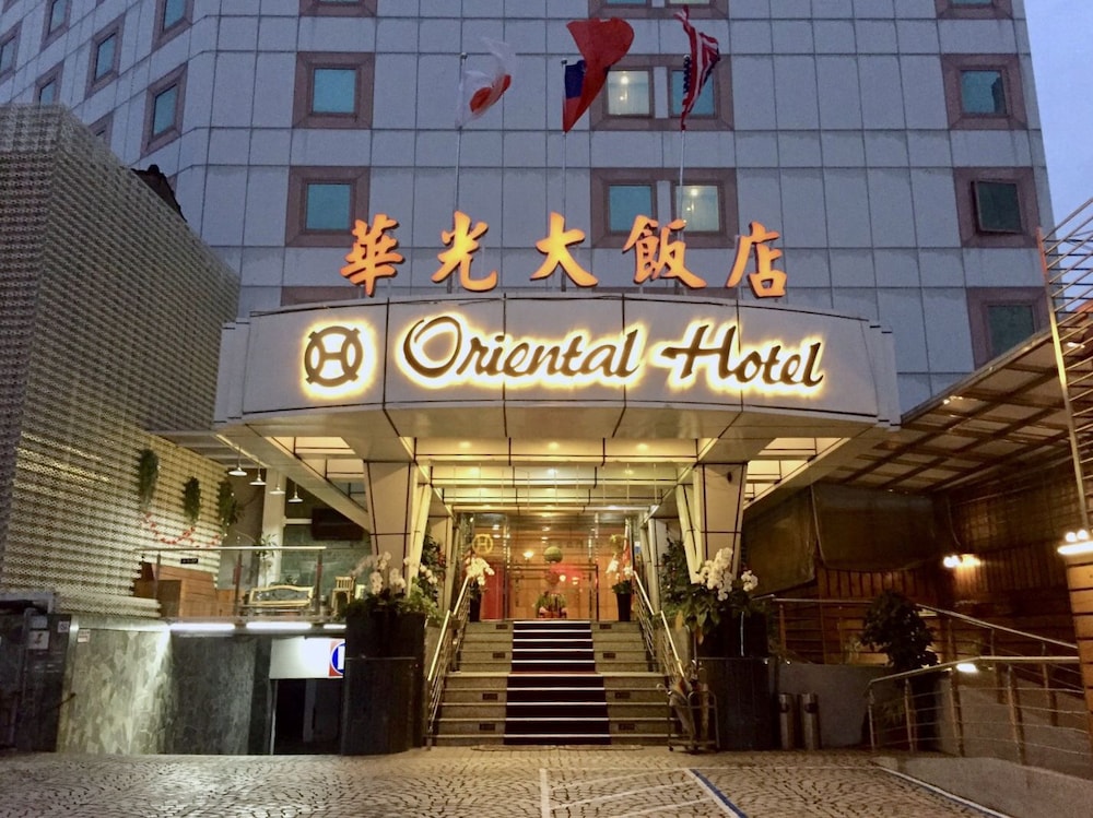 Oriental Hotel 2/50