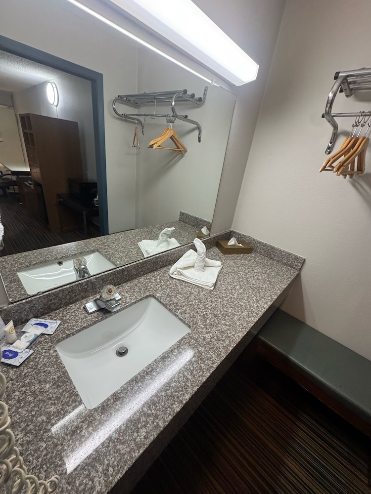 Discovery Inn Lafayette Airport I-10 35/35