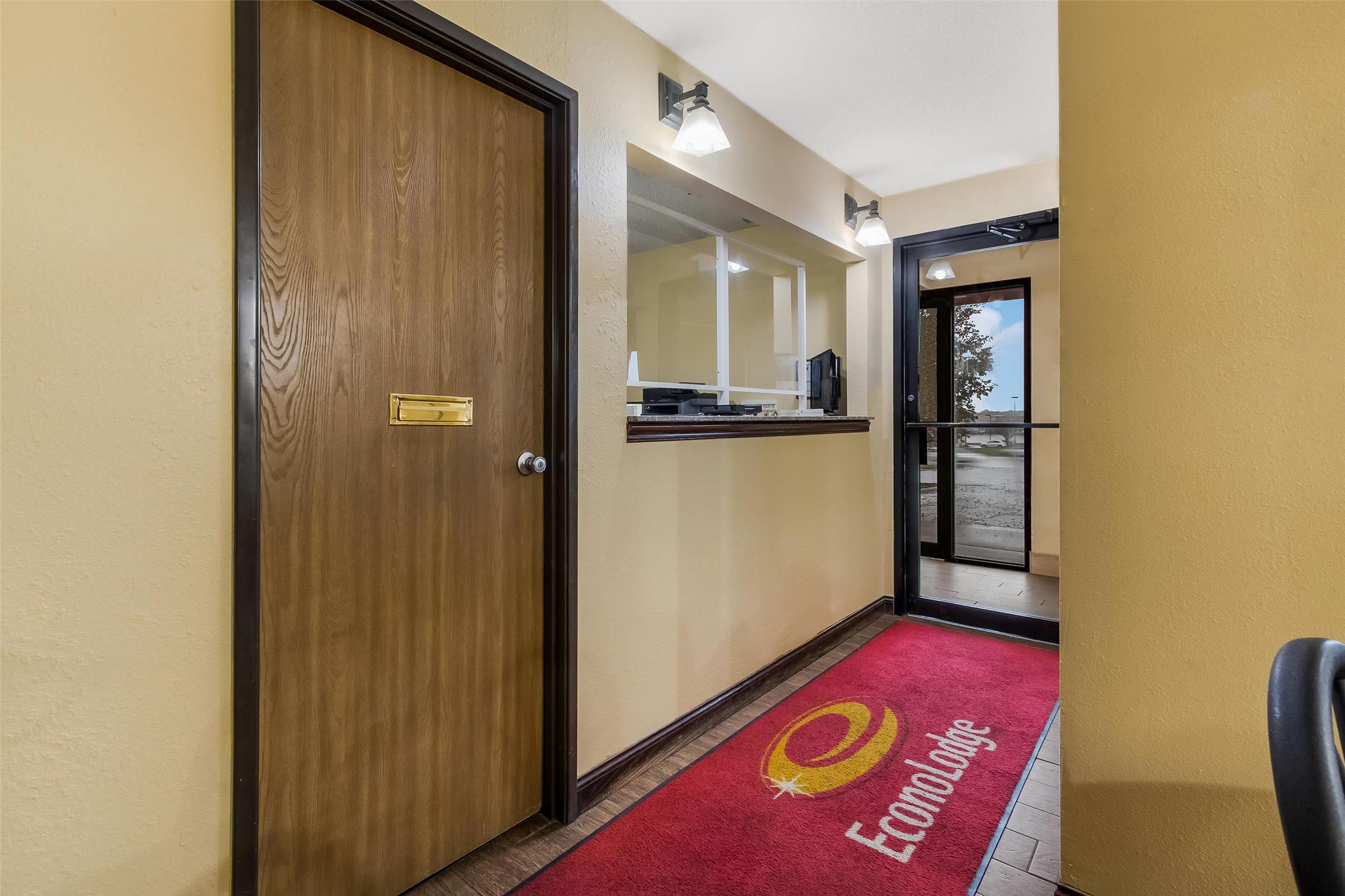 Econo Lodge Inn & Suites Yankton, SD 3/14