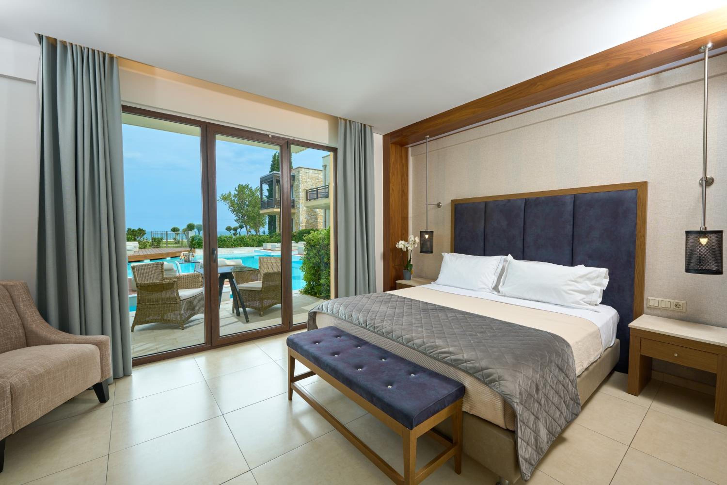 Executive, Double Bed, Pool Front, Adult Only